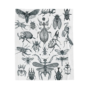 Insect Velveteen Plush Blanket - Soft and Cozy Throw for Nature Lovers, Bug Enthusiasts, Gardening Fans - Home Decor, Gifts for