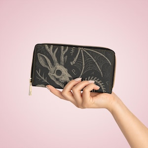 Cartera gótica con cremallera y diseño de esqueleto, accesorios espeluznantes, regalo de Halloween, almacenamiento único, estilo alternativo, moda vanguardista. imagen 6