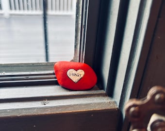 Painted rock, love rock, tiny scenes, miniature art on rocks, Valentine’s Day, magical rocks, gift for her, housewarming gift, tiny gift