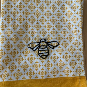 Bee floral Kitchen Towel, Bee Dish Towel, Decor Kitchen Towel, Bee Tea Towel, cotton quality Towel, Gift for Hostess, Gift for Her