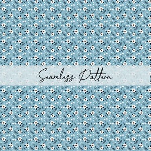 Puede incluir: Un patrón sin costuras sobre un fondo azul claro, con un diseño floral repetitivo. Pequeñas flores blancas con centros marrones se intercalan con hojas de color azul oscuro y verde. El texto "Seamless Pattern" se muestra en cursiva.
