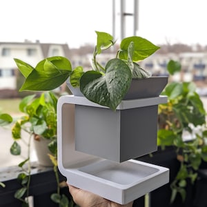 Pot Planter with drainage - The rain pot