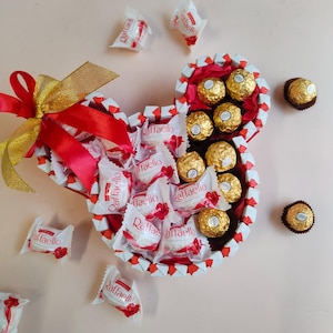 Praline cake chocolate Kinder bar gift pralines Kinder chocolate Raffaello birthday present gift set & cake