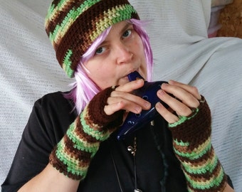 Cloche Hat and Fingerless Gloves Set Skate Boarder Beanie Crocheted Green Camo CT0021
