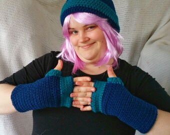 Cloche Hat and Fingerless Gloves Set Skate Boarder Beanie Crocheted Navy Blue Teal  CT005
