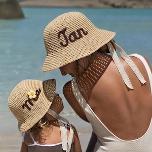 Personalisierter Strohhut, natürlicher Strohhut, bestickter Sommerhut für Kinder, Sonnenhut mit Namen, Picknick-Outfit, Muttertagsgeschenk