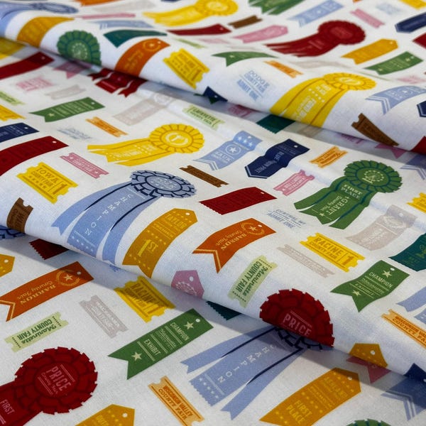 Tecido de algodão com estampa de fita multicolorida – Ideal para patchwork, artesanato e costura.