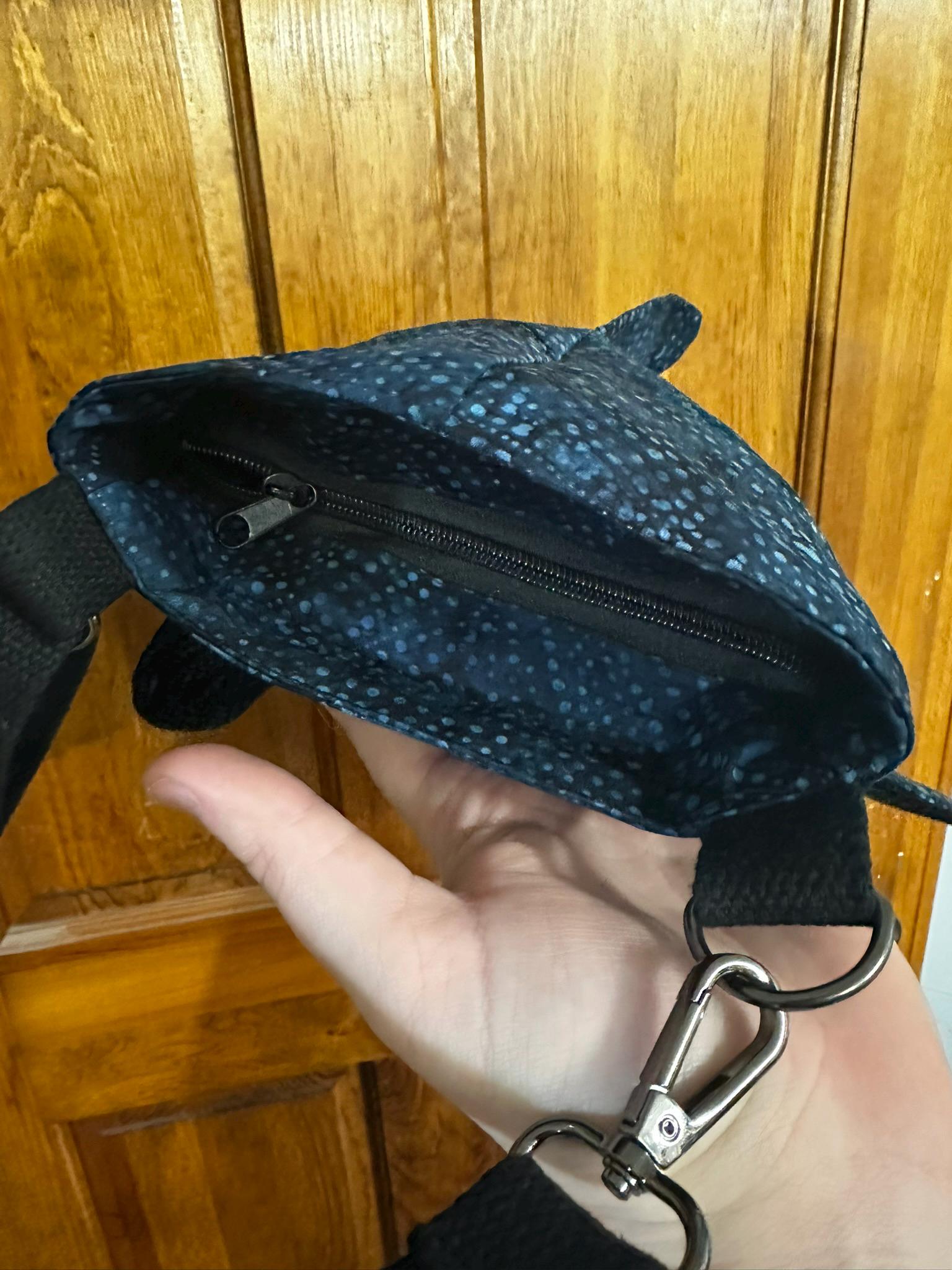 Handmade Whale Shark Bag: Convertible Crossbody Backpack  display picture 3