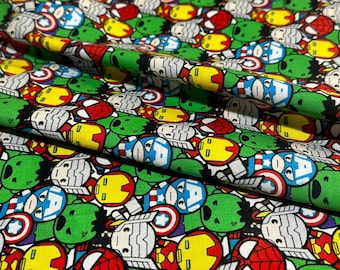 Tissu en coton Chibi Avengers : impression de têtes de super-héros - Vendu par mètre