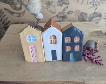 Medium ceramic house (M13-15)