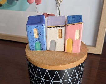 Medium ceramic house (M10-12)