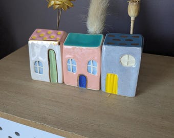 Medium ceramic house (M1-3)