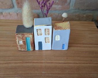 Medium ceramic house (M55-57)