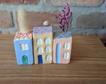 Medium ceramic house (M4-6)