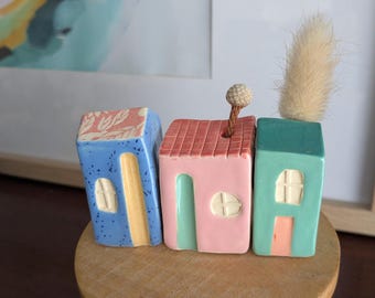 Medium ceramic house (M40-42)