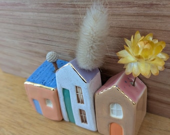 Medium ceramic house (M13-15)