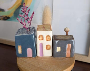 Medium ceramic house (M25-27)