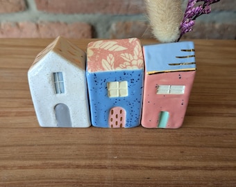 Medium ceramic house (M16-18)