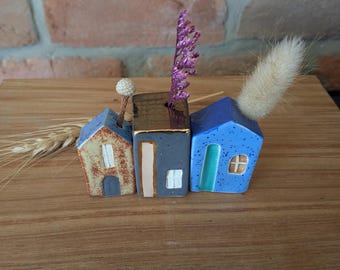 Medium ceramic house (M37-39)