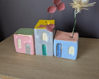 Medium ceramic house (M7-9)