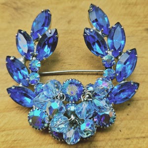 Vintage Juliana D&E Blue Navette Swag rare hard to find Brooch Pin