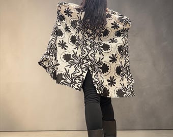Camicia bianca in cotone a fiori, blusa estiva oversize, tunica taglie forti, top ampio in cotone, camicia asimmetrica, abbigliamento boho