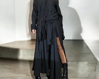 Schwarzes asymmetrisches Maxikleid, Avantgarde-Hemd