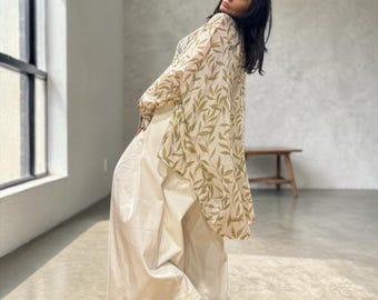 Oversized Cotton Kimono Top – White Beige Floral Print, Lightweight Layering Shirt