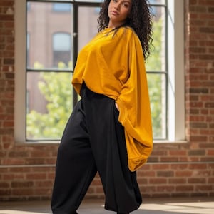 Khaki Baumwollstricken Asymmetrische Tunika, Avantgarde Lockere Bluse, Statement Shirt in Übergröße