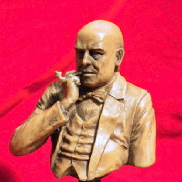Aleister Crowley escultura con pipa