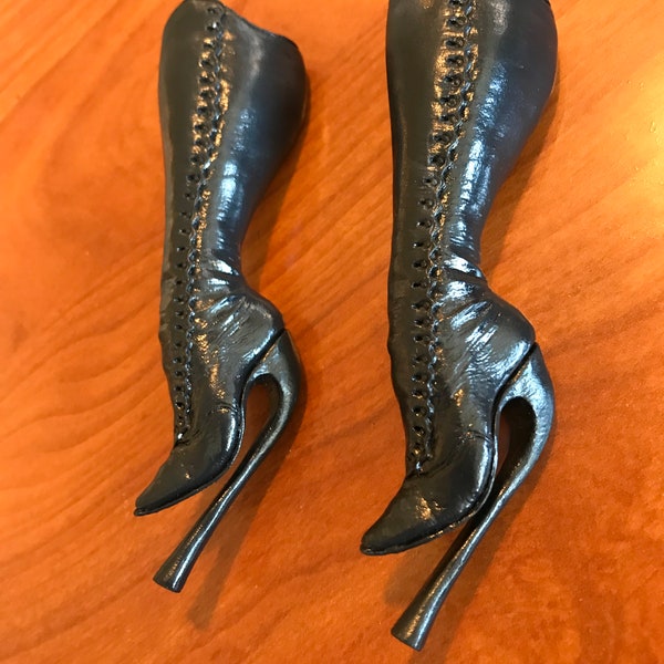 Fetish boot lapel pin BLACK extreme high heel!