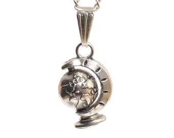 3D World Globe Necklace that spins - Earth Globetrotter Traveller Planet Map Charm Moveable