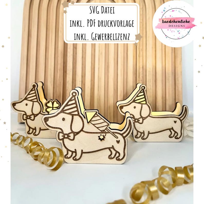 May include: Wooden dachshund dog figurines with party hats and bow ties. The figurines are laser cut and have a light brown color. The image also includes text in German.