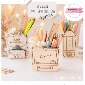 May include: Wooden desk tidies in the shape of a backpack, a chalkboard, and a pencil. Each holds pencils, pens, and rulers. The chalkboard tidy has "ABC" written on it. The backpack tidy has "HURRA Schulkind" and "Taschen Geld" written on it.