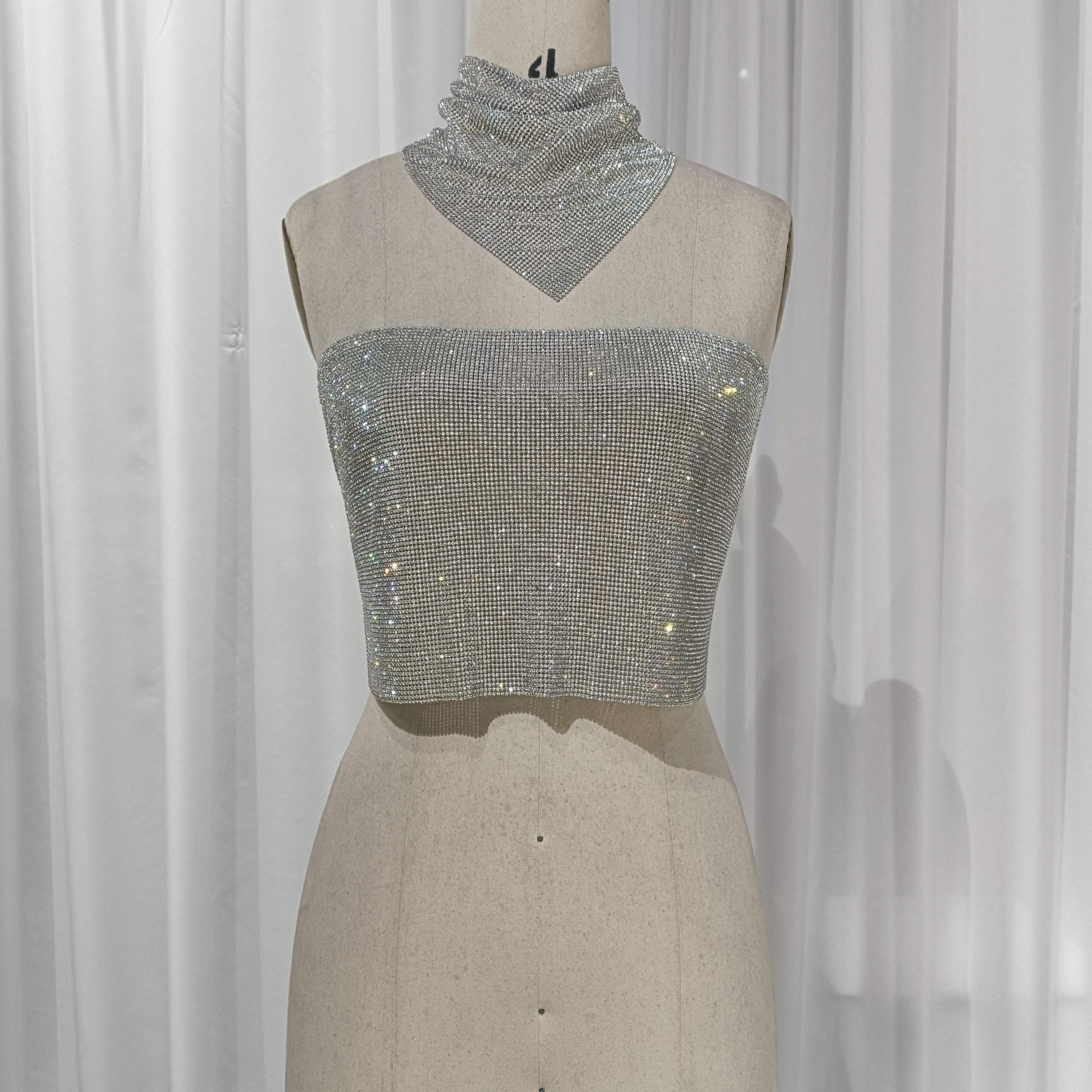 Top court en maille de cristaux scintillants avec collier bandana assorti - Top dos nu en strass fait main, tenues de fête éblouissantes, mode festival
