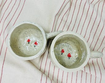 Tazza in ceramica fatta a mano – Design a forma di fungo agarico – Ceramica ispirata alla foresta – Piatto rustico