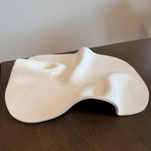 Piattini da snack in ceramica fatti a mano – Design ondulato – Piatto da portata rustico – Stoviglie uniche