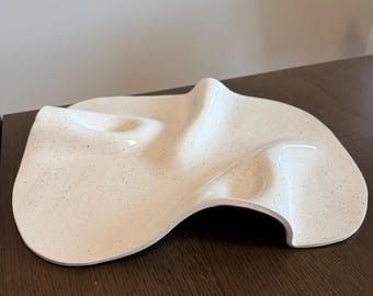 Piattini da snack in ceramica fatti a mano – Design ondulato – Piatto da portata rustico – Stoviglie uniche