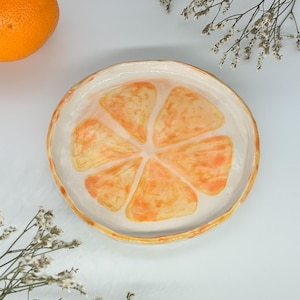 Handgemaakt keramisch bord – ontwerp sinaasappelschijfje – citrusvruchtenservies – zomerkeukendecor