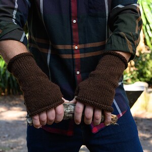 Men's fingerless gloves pattern / Knitting Pattern / Fingerless mittens pattern / men's knitting patterns / Outlander knits / gloves image 3