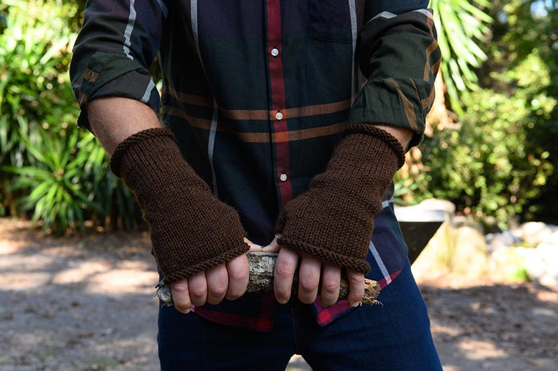 Men's fingerless gloves pattern / Knitting Pattern / Fingerless mittens pattern / men's knitting patterns / Outlander knits / gloves image 3