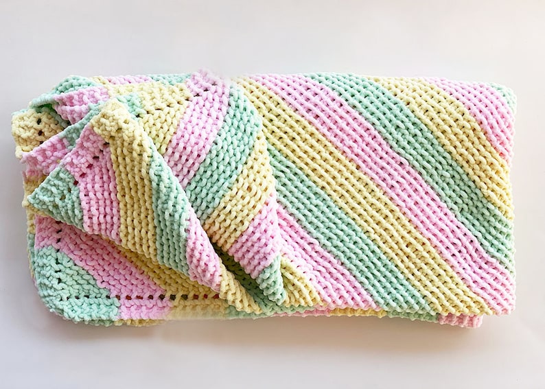 Modèle de couverture pour bébé d'un coin à l'autre, modèle de couverture pour bébé au tricot, modèles de tricot pour bébé, tricots pour bébé, couverture à rayures pour bébé, image 3