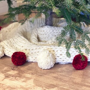 Christmas Tree Skirt Knitting Pattern, Chunky knit tree skirt pattern, tree skirt pattern, Christmas knitting, Christmas knits image 4