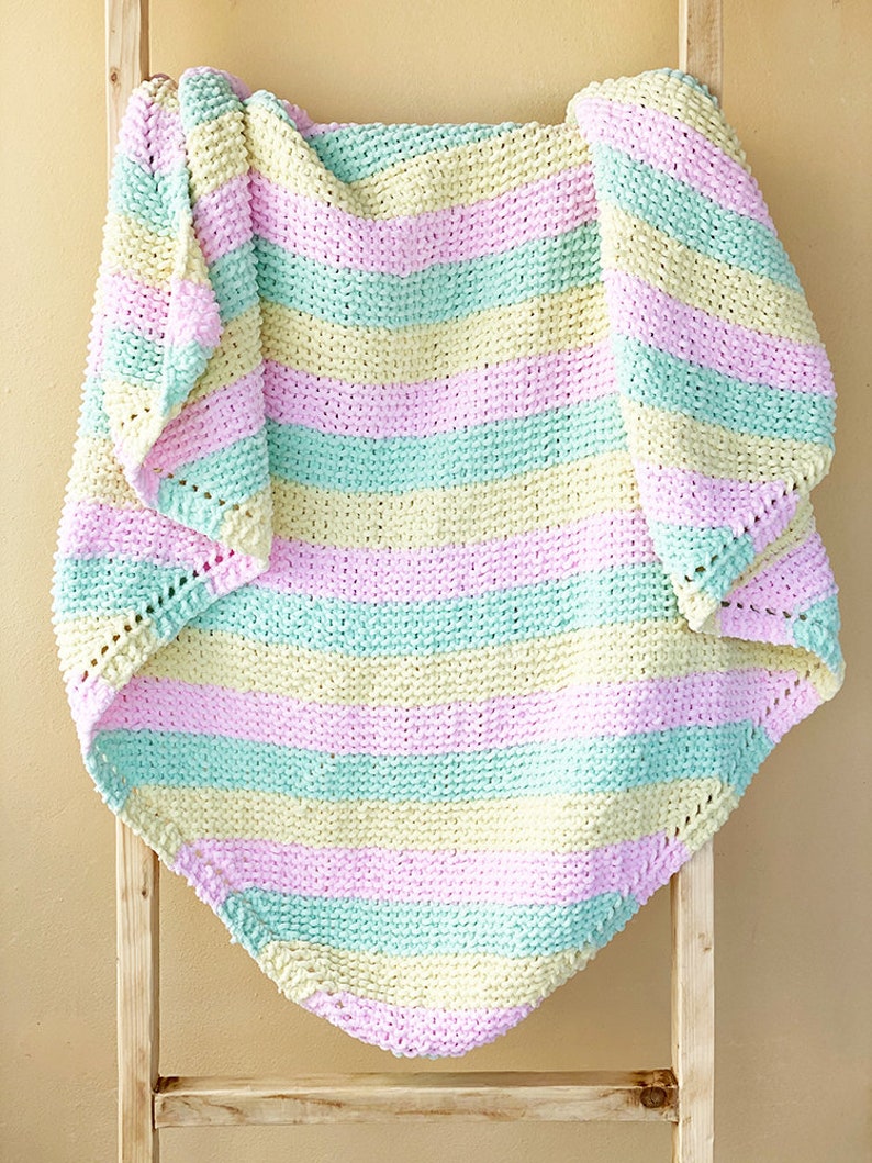 Modèle de couverture pour bébé d'un coin à l'autre, modèle de couverture pour bébé au tricot, modèles de tricot pour bébé, tricots pour bébé, couverture à rayures pour bébé, image 2