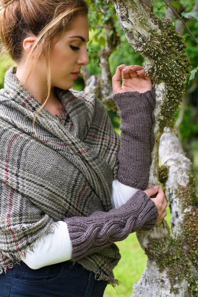 Knitting Pattern Wrist Warmers Wrist Warmers Pattern Outlander Claire/'s Wrist Warmers Wrist cuff Arm Warmers Outlander Patterns