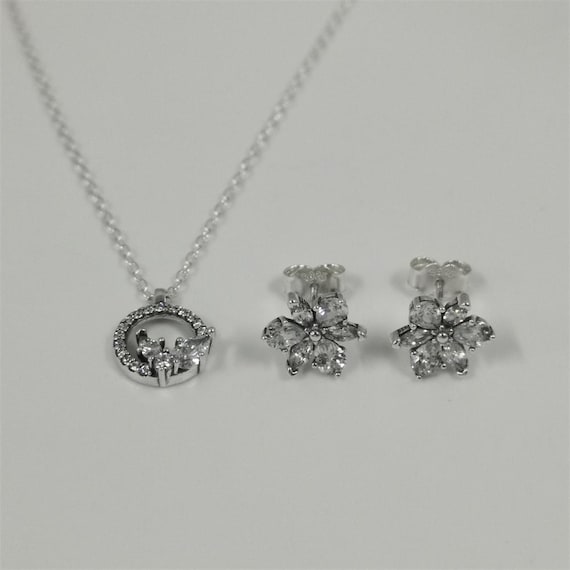 Pandora Sparkling Herbarium Circle and Cluster Necklace and