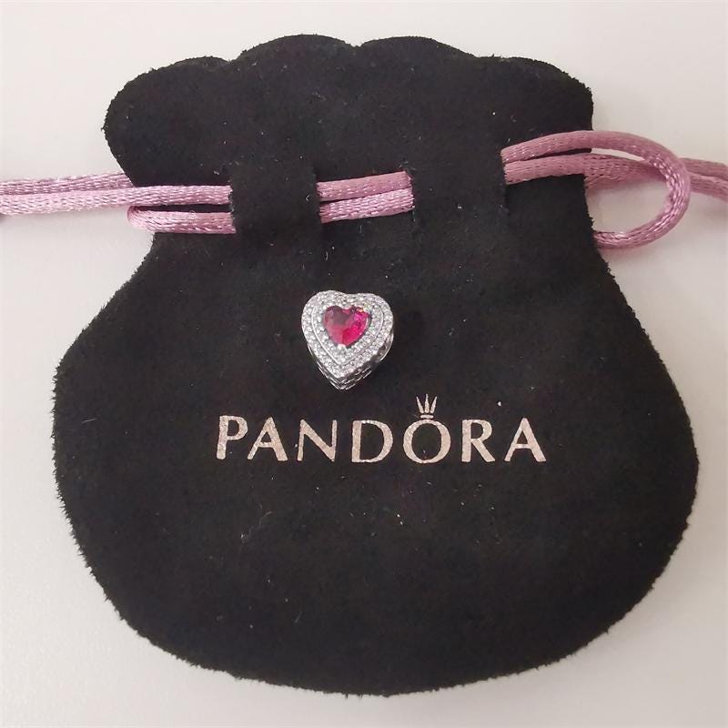 Sparkling Levelled Hearts Charm パンドラチャーム