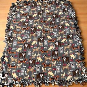 Dog Lover Fleece Tie Blanket – Handmade No-Sew Throw with Cute Puppy Print – Cozy Blanket for Kids, Pet Owners, or Dog Moms
