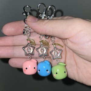 portachiavi carino fatto a mano junimo / argilla polimerica / stardew valley / portachiavi o ciondolo per telefono