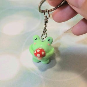Portachiavi carino a forma di rana e fungo / ciondolo in argilla polimerica / accessorio per borsa